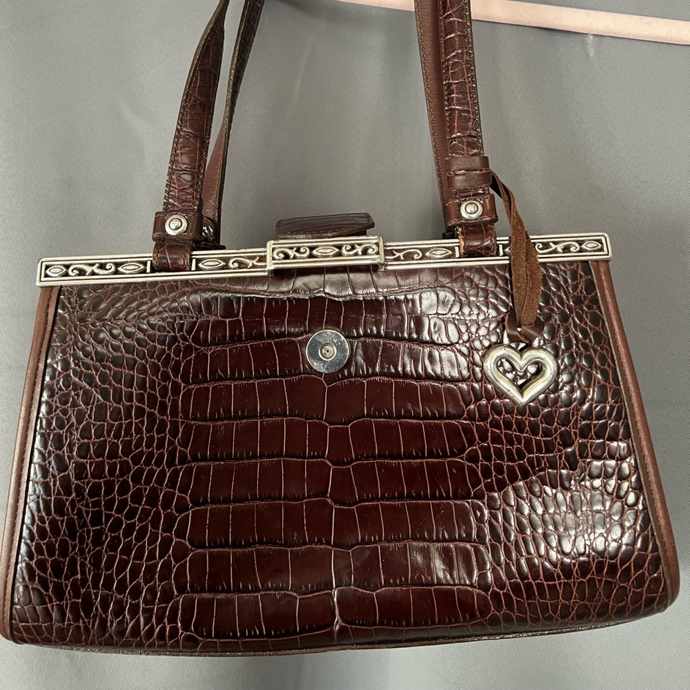 Vintage Brighton handbag with magnetic closure